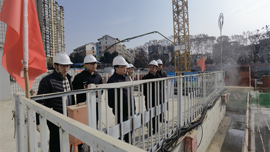 圖二：集團黨委委員、副總經(jīng)理倪丹督導(dǎo)嘉來建工安全工作