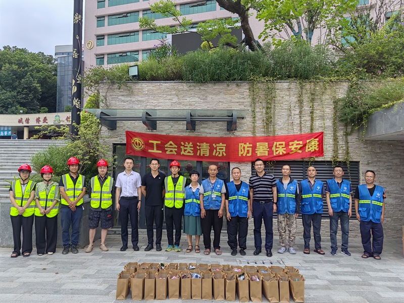 集團(tuán)副總經(jīng)理余佰宣慰問(wèn)停車(chē)公司